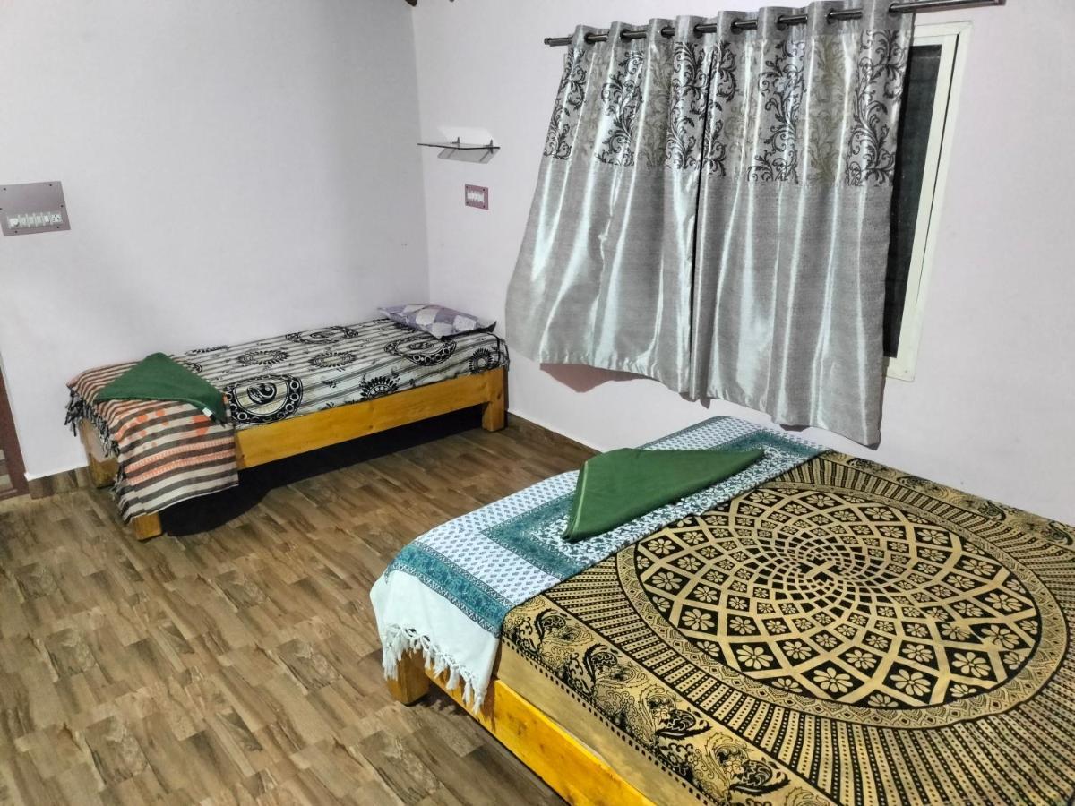 Prajwal Home Stay Хампи Экстерьер фото