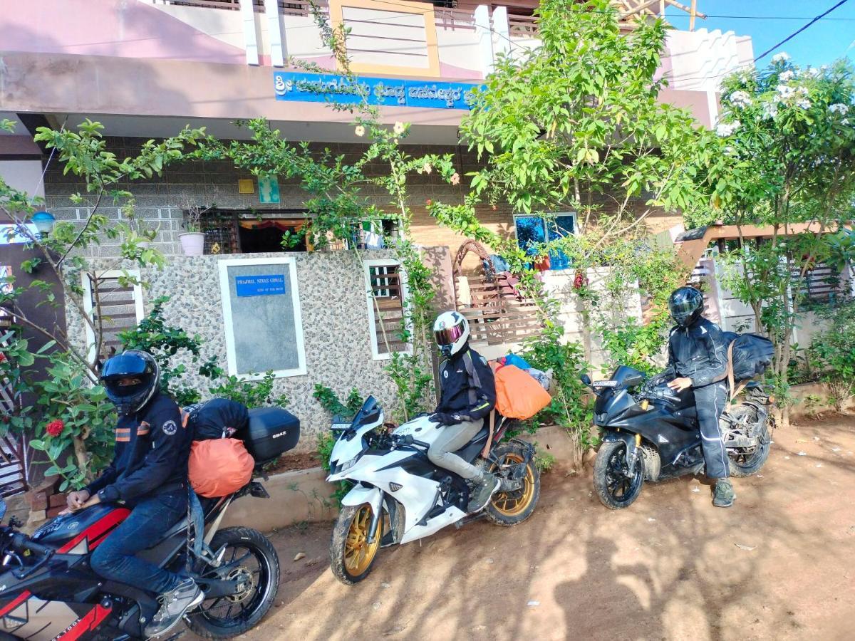 Prajwal Home Stay Хампи Экстерьер фото